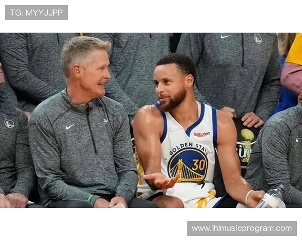 勇士与火箭激战10月18日NBA赛场精彩对决引发球迷热议