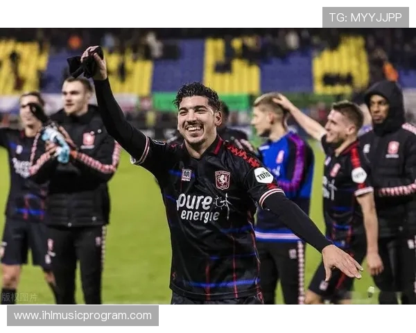 坎布尔主场迎战特温特双方争夺关键三分的精彩对决